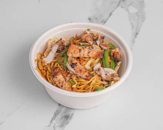 Wok-fired chicken chowmein